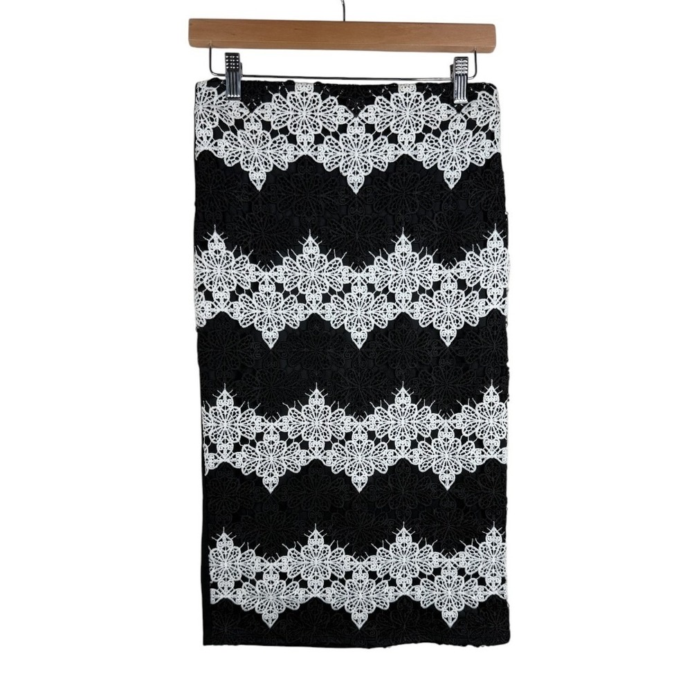 New York & Company 7th Avenue Pencil Skirt Size XS Black White Crochet Front